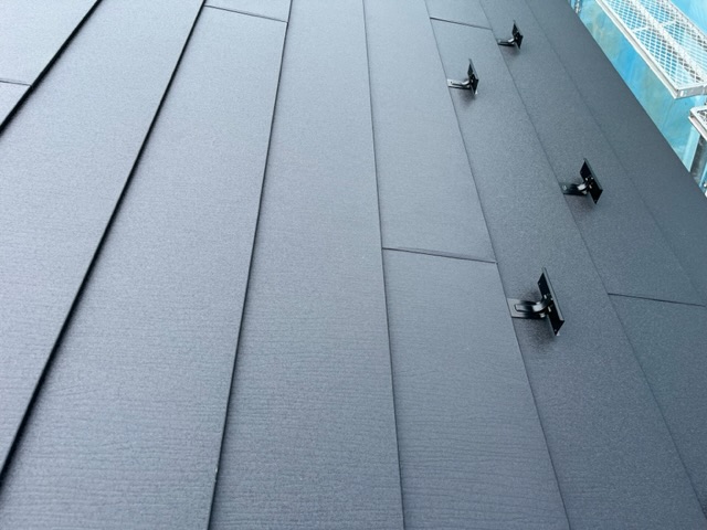 鎌倉市にて屋根カバー工法完了致しました！